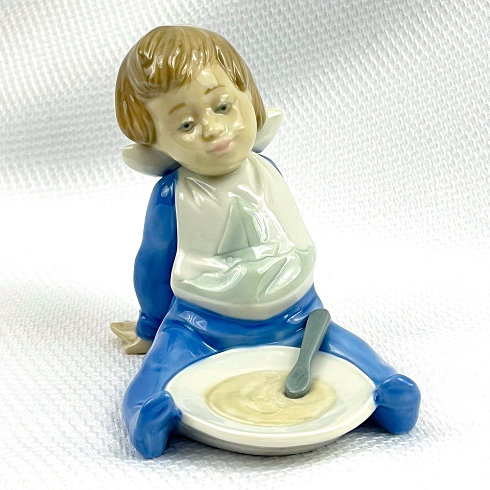 Lladro Nao Daisa 1988 “I’m Full” Porcelain Baby Figurine Vintage #1074.